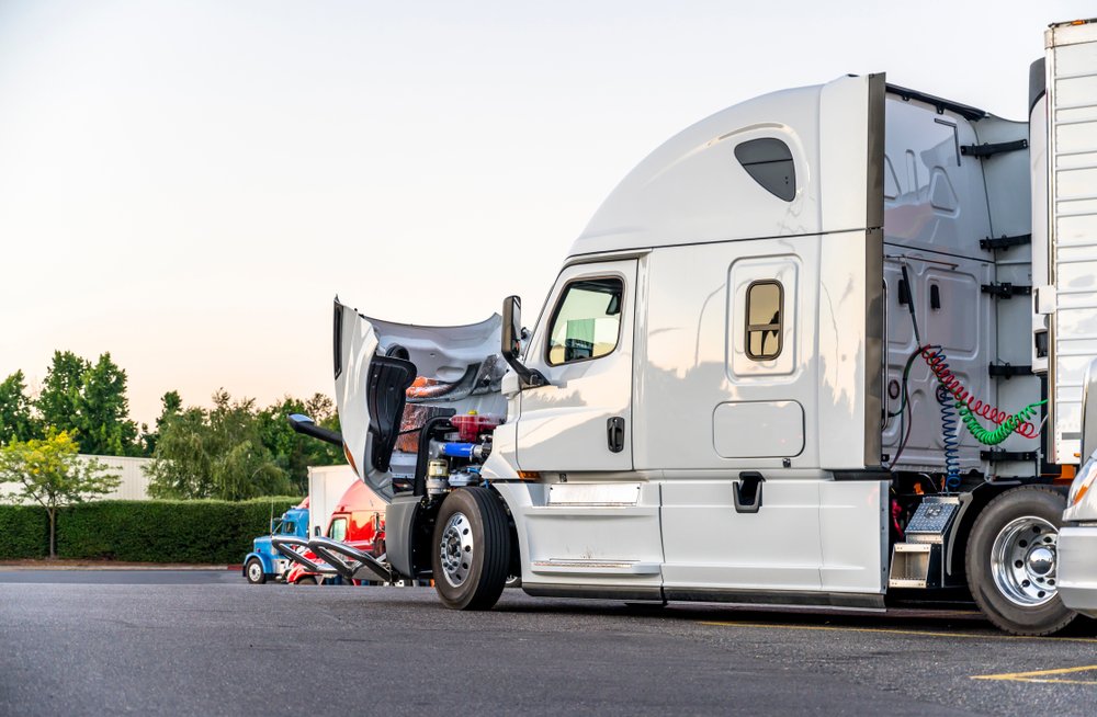 What to Do When Your Semi Truck Breaks Down on the Highway (And How to Get Back on the Road Fast)