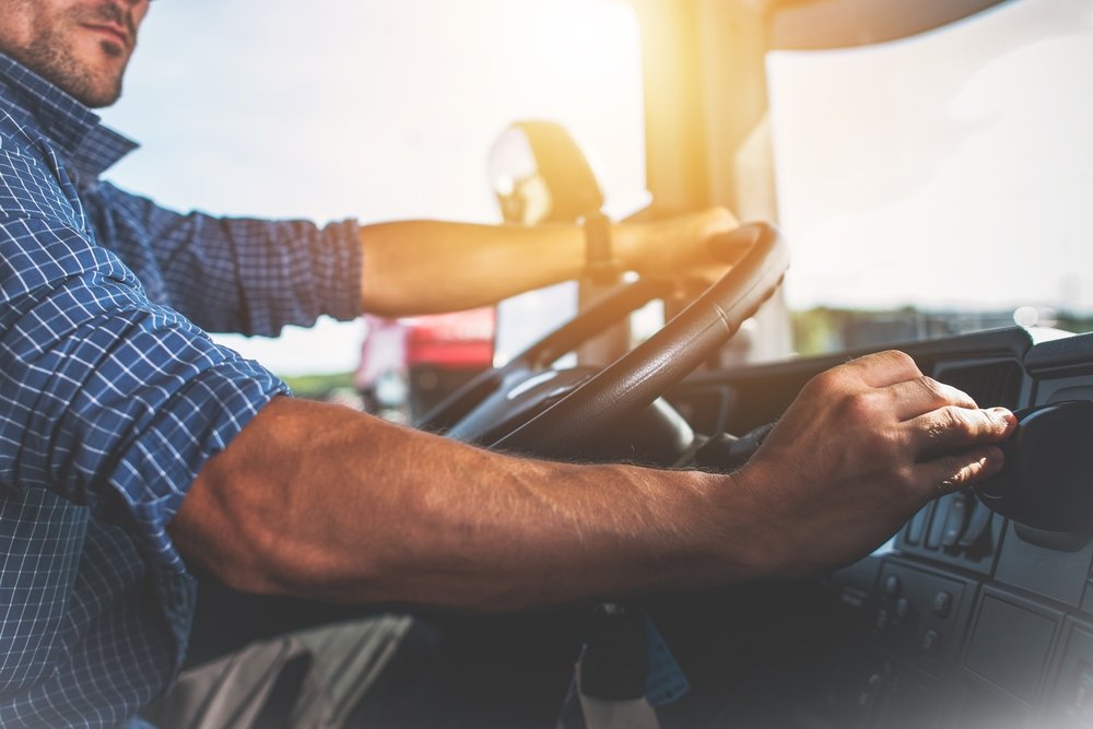 10 Essential Safety Tips for Long-Haul Truck Drivers