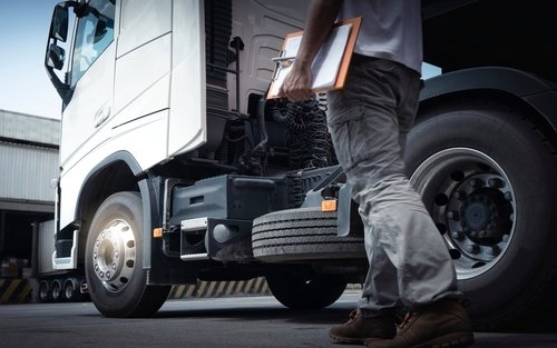 Truck,driver,is,checking,the,truck's,safety,maintenance,checklist.,repairman